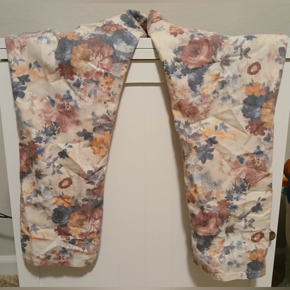 New York & Company Floral Jeans‎ - Picture 4 of 9